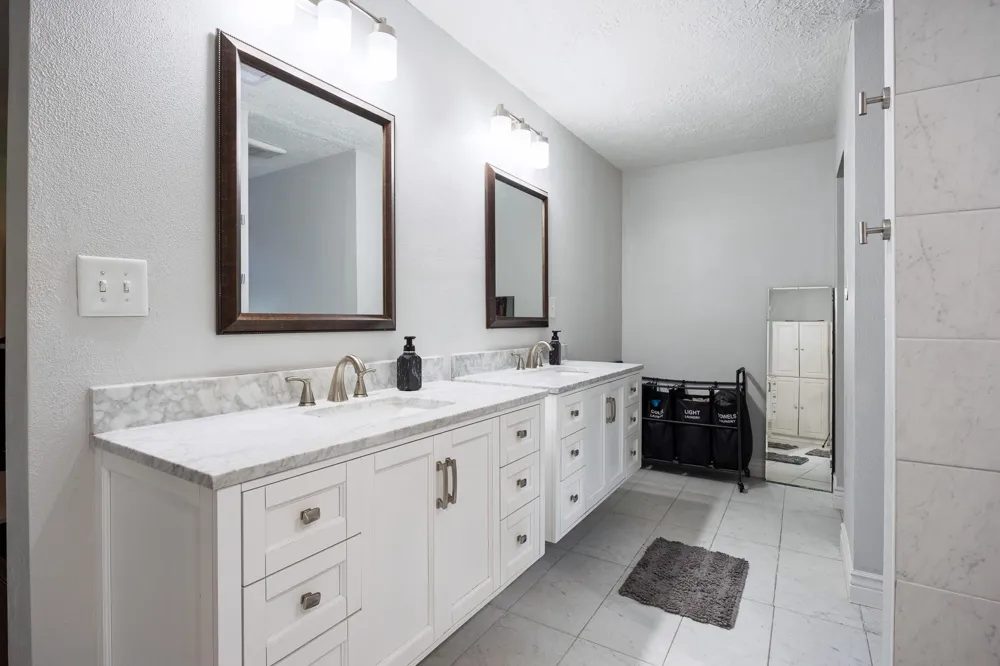 502 Red Bud Ln Baytown, TX 77520