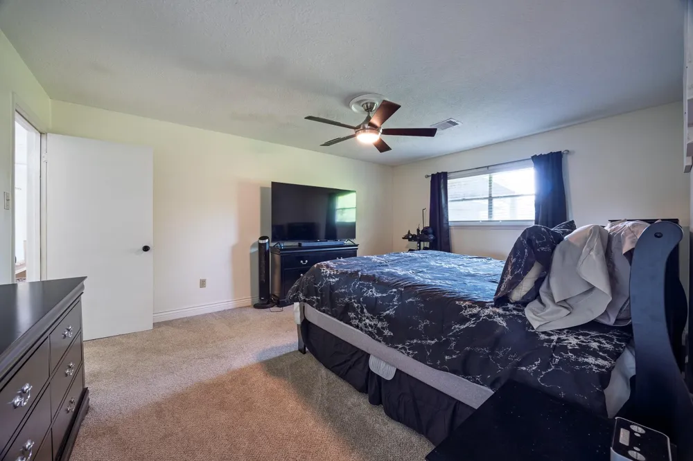 502 Red Bud Ln Baytown, TX 77520