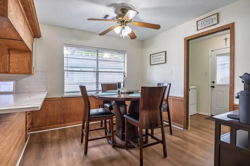 502 Red Bud Ln Baytown, TX 77520