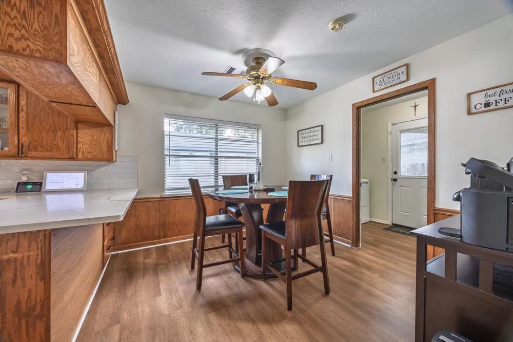 502 Red Bud Ln Baytown, TX 77520