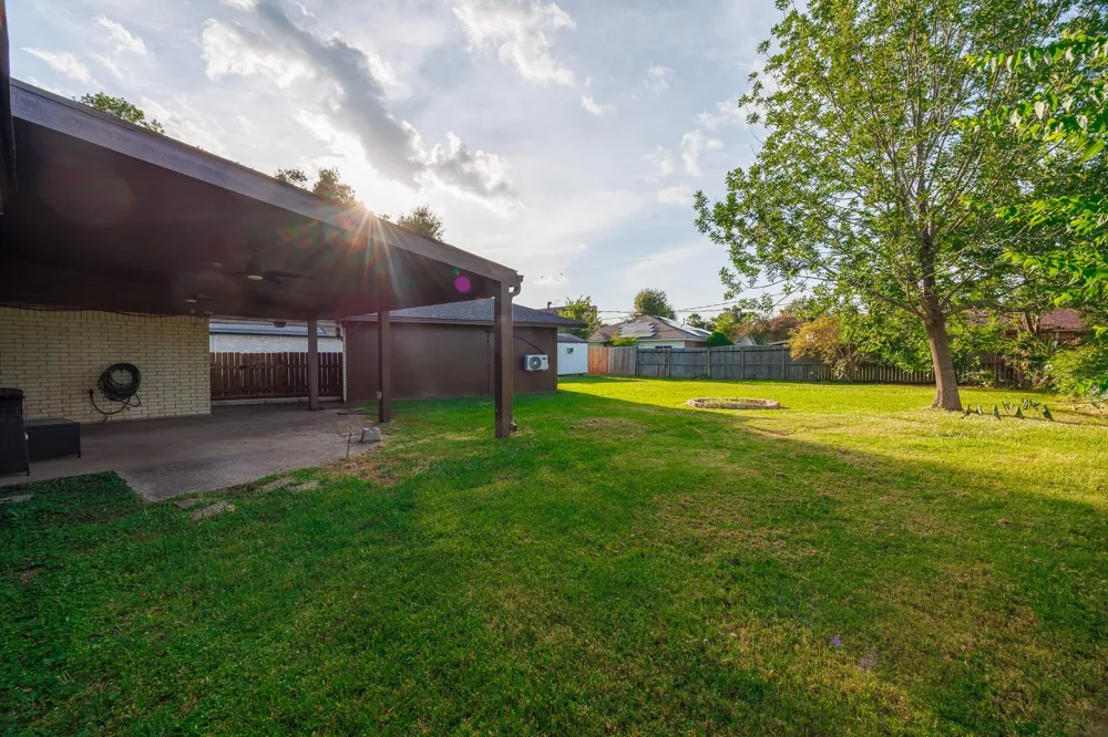 502 Red Bud Ln Baytown, TX 77520