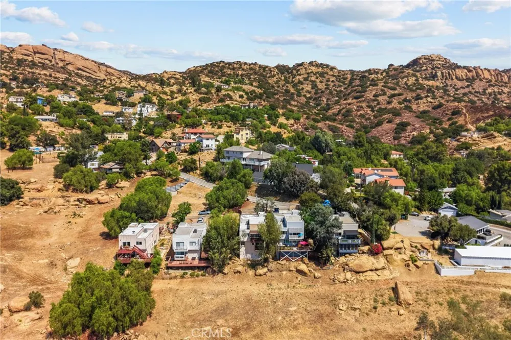 23834 Box Canyon Rd West Hills, CA 91304