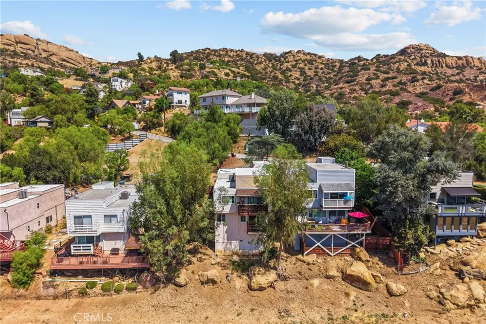 23834 Box Canyon Rd West Hills, CA 91304
