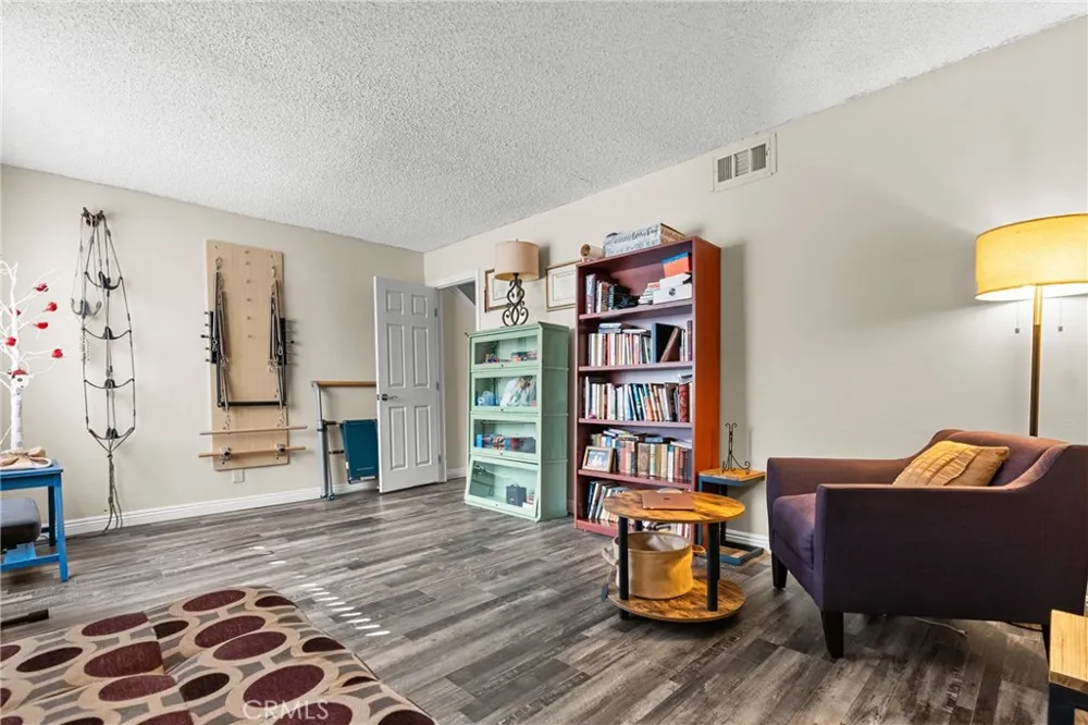 23834 Box Canyon Rd West Hills, CA 91304
