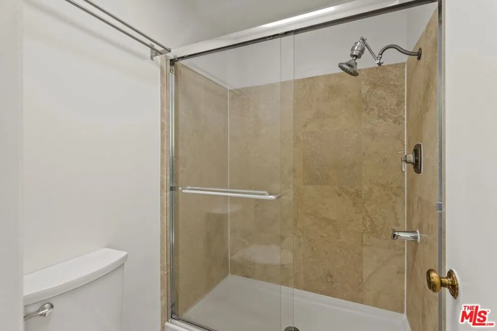 1033 6TH STREET #303 Santa Monica, CA 90403