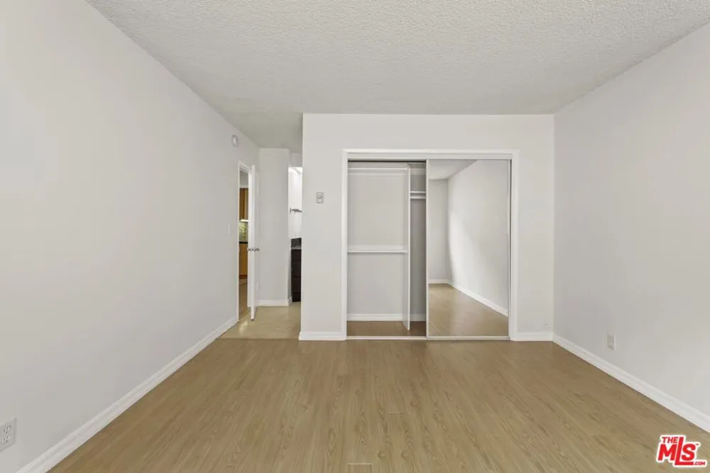 1033 6TH STREET #303 Santa Monica, CA 90403