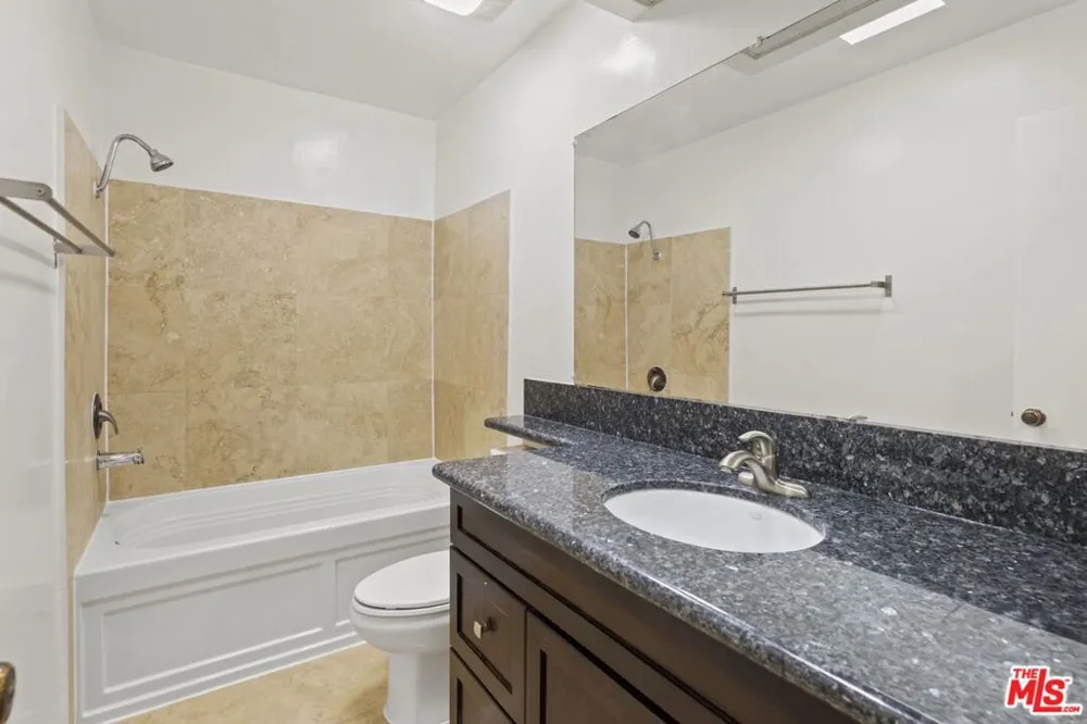 1033 6TH STREET #303 Santa Monica, CA 90403