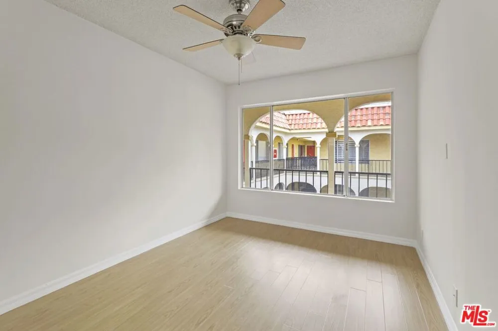 1033 6TH STREET #303 Santa Monica, CA 90403