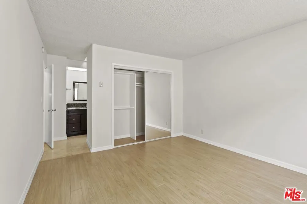 1033 6TH STREET #303 Santa Monica, CA 90403