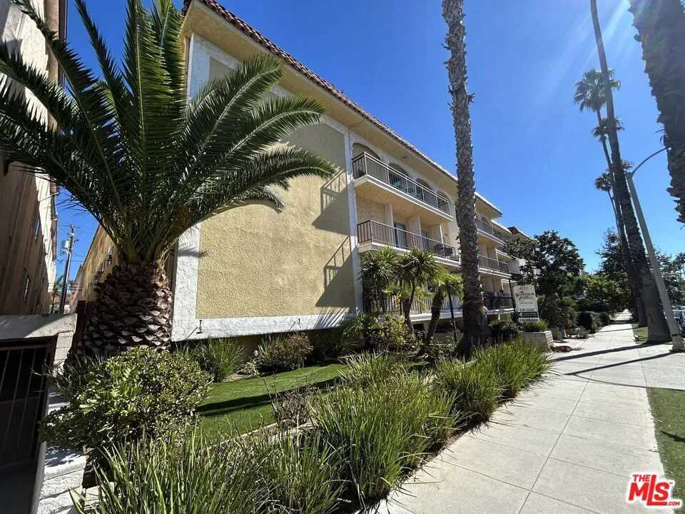 1033 6TH STREET #107 Santa Monica, CA 90403