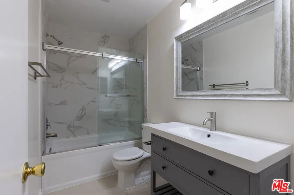 1033 6TH STREET #107 Santa Monica, CA 90403