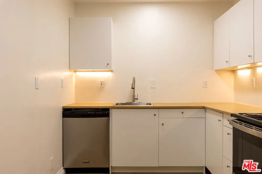 1033 6TH STREET #107 Santa Monica, CA 90403