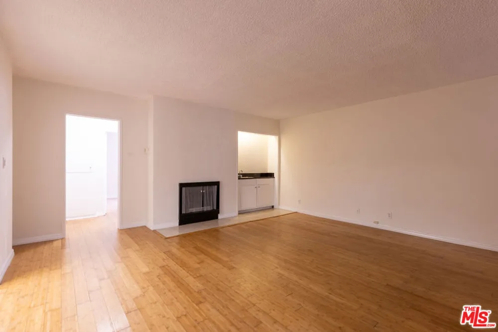 1033 6TH STREET #107 Santa Monica, CA 90403