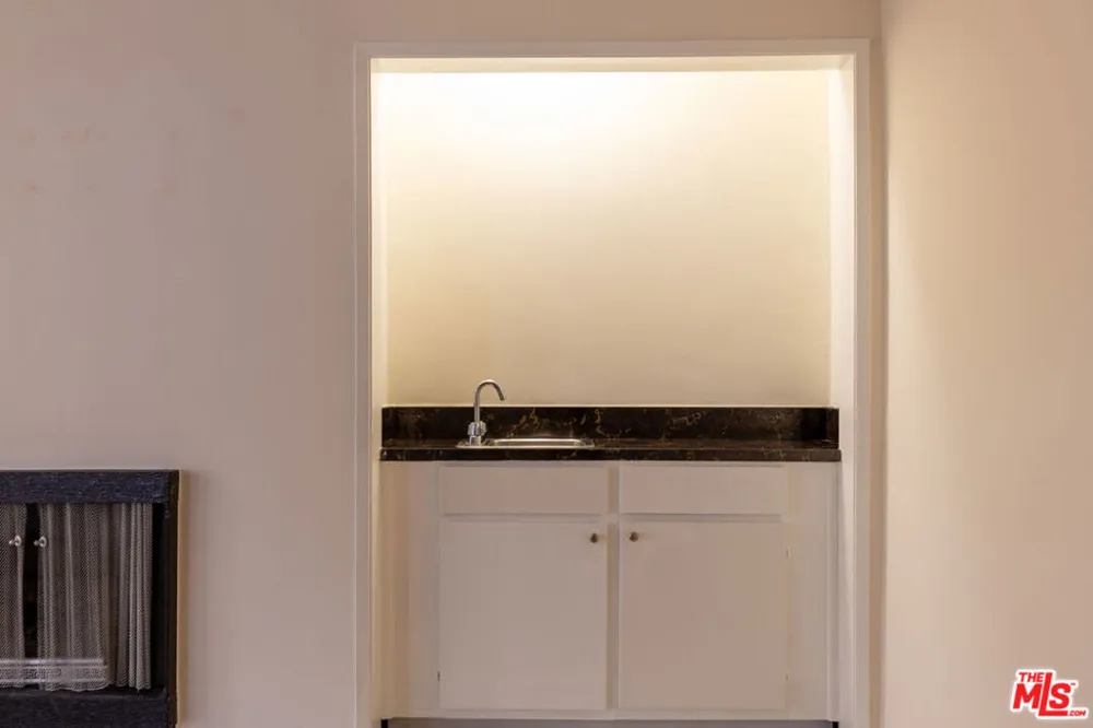 1033 6TH STREET #107 Santa Monica, CA 90403
