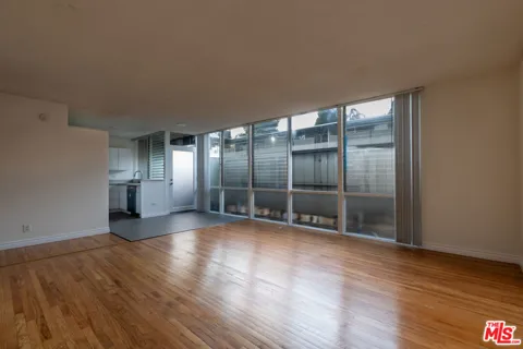 11131 ROSE AVENUE #5