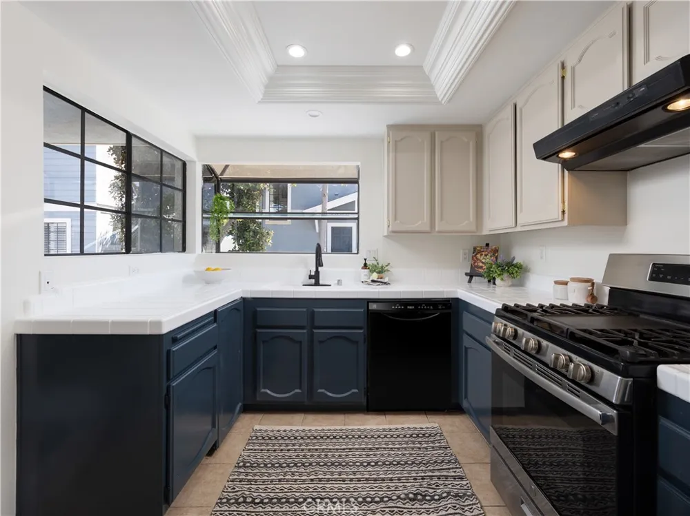 212 Mayfair Costa Mesa, CA 92627