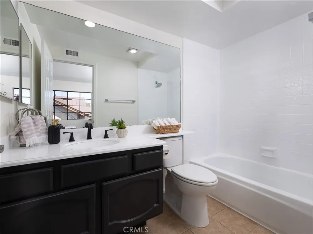212 Mayfair Costa Mesa, CA 92627