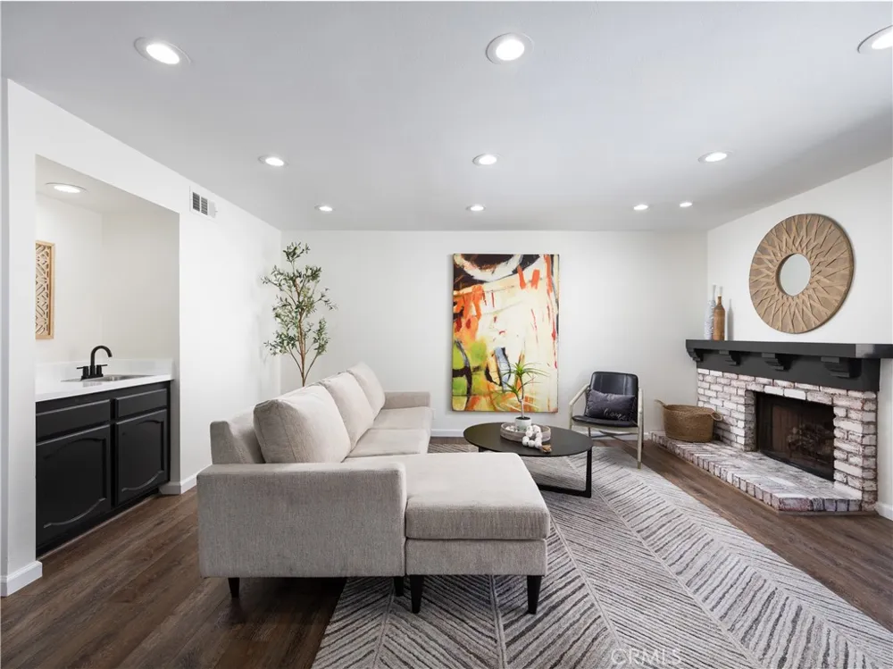 212 Mayfair Costa Mesa, CA 92627