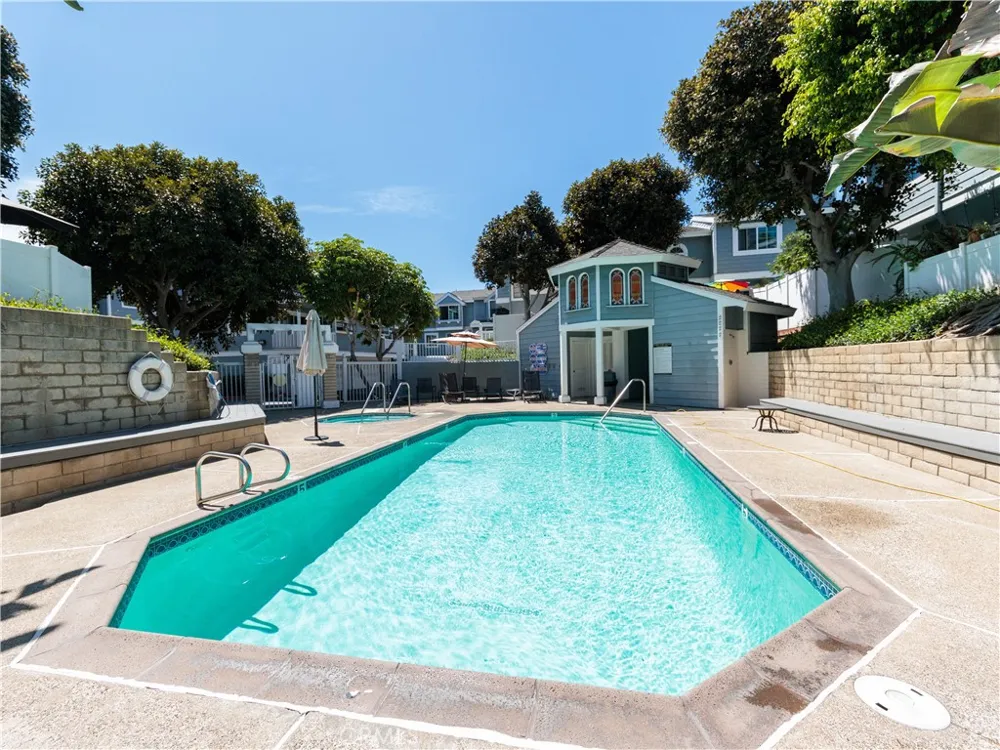 212 Mayfair Costa Mesa, CA 92627