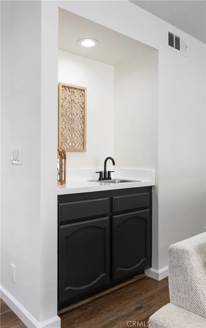 212 Mayfair Costa Mesa, CA 92627