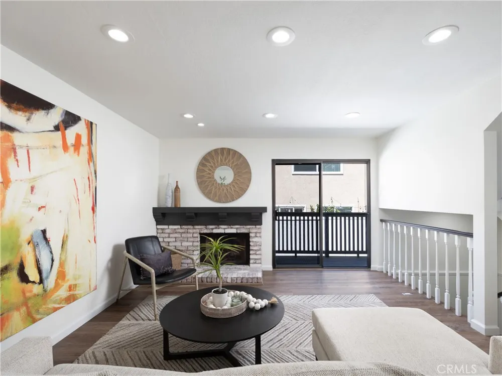 212 Mayfair Costa Mesa, CA 92627