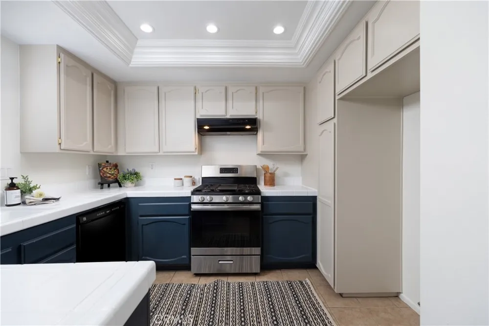 212 Mayfair Costa Mesa, CA 92627