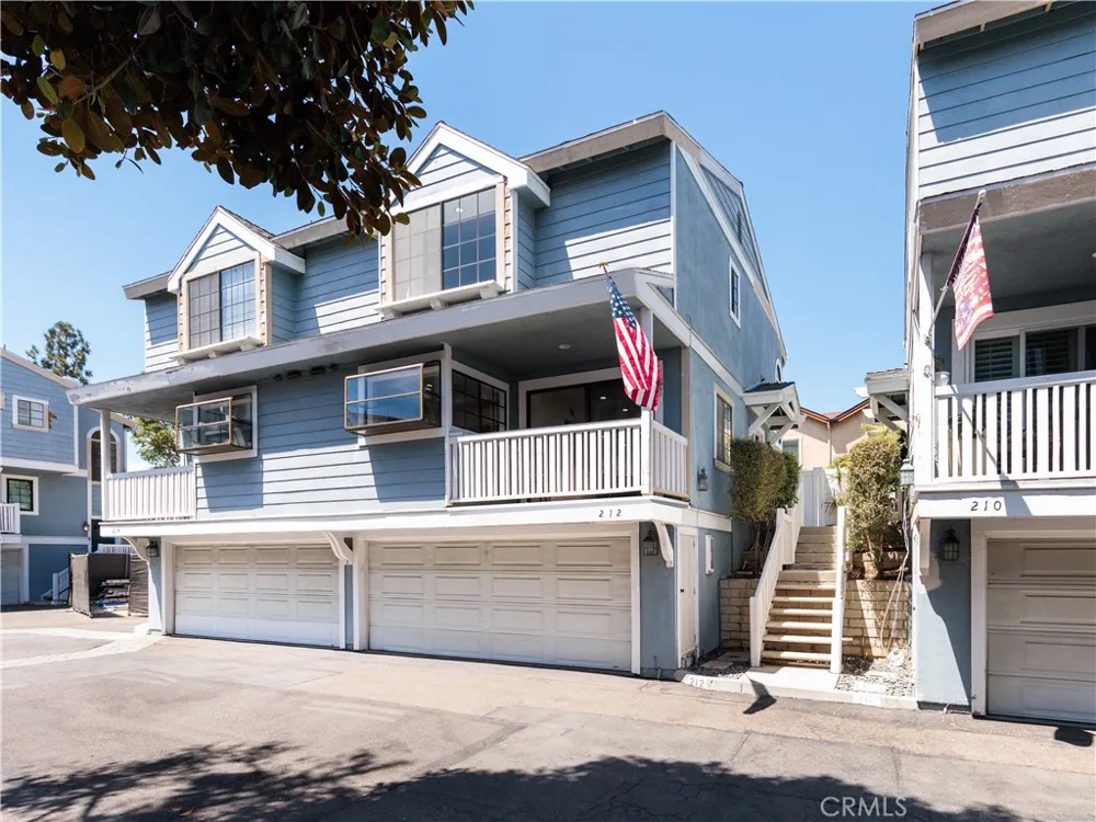 212 Mayfair Costa Mesa, CA 92627