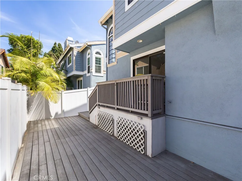 212 Mayfair Costa Mesa, CA 92627