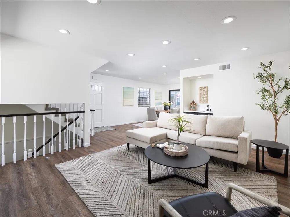 212 Mayfair Costa Mesa, CA 92627
