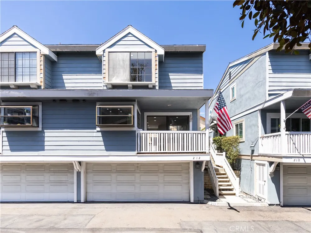 212 Mayfair Costa Mesa, CA 92627