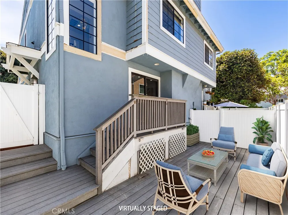 212 Mayfair Costa Mesa, CA 92627