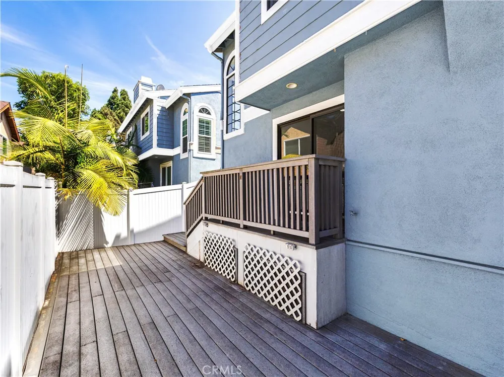 212 Mayfair Costa Mesa, CA 92627