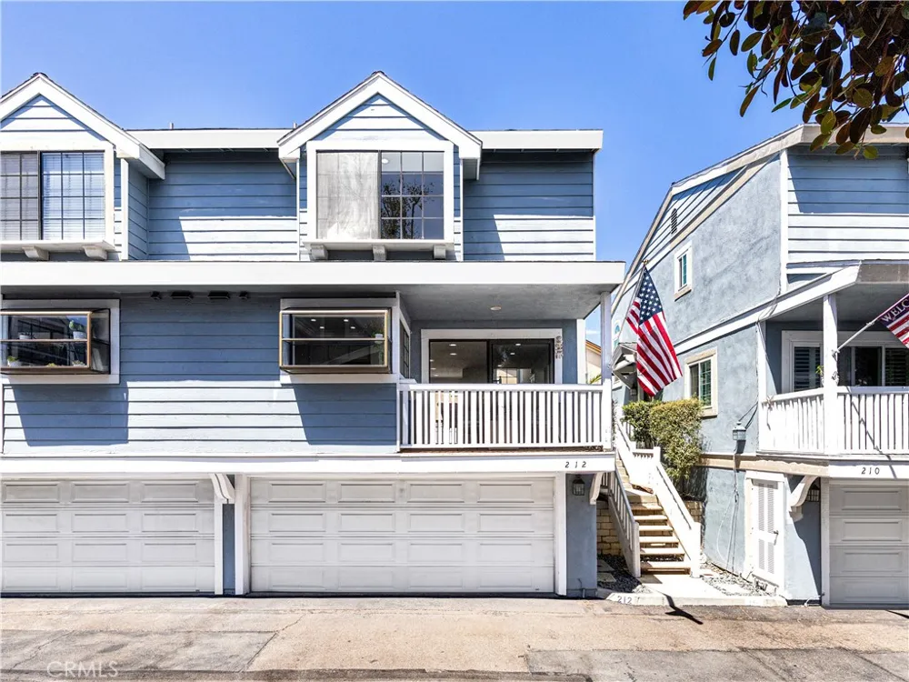 212 Mayfair Costa Mesa, CA 92627