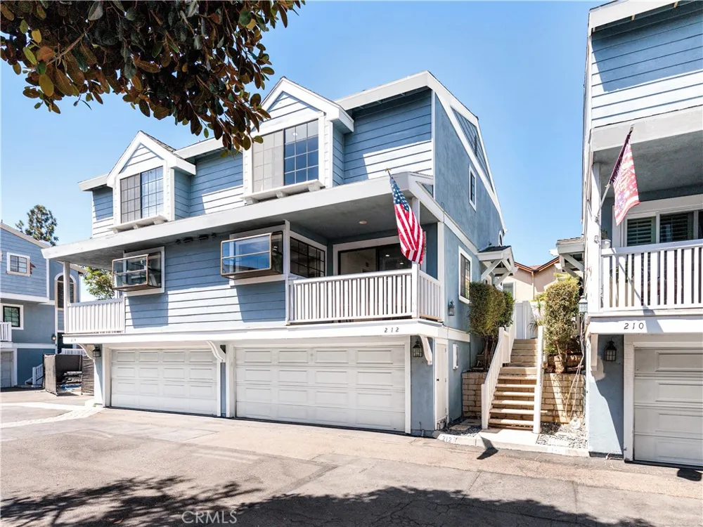 212 Mayfair Costa Mesa, CA 92627