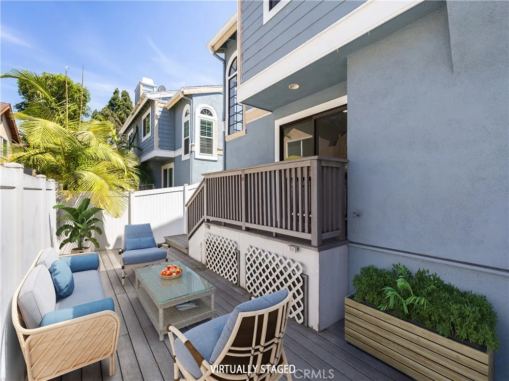 212 Mayfair Costa Mesa, CA 92627