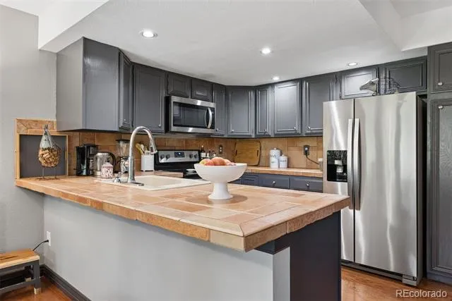 28 Woodbridge Drive Colorado Springs, CO 80906