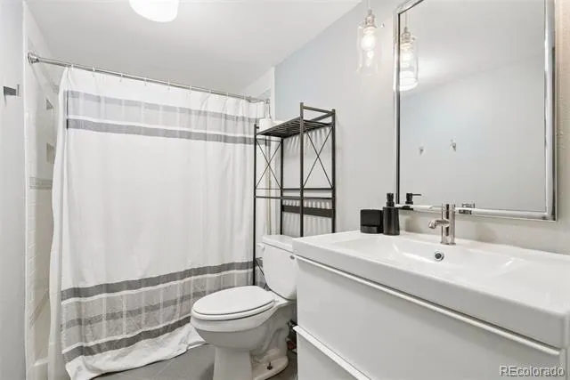 28 Woodbridge Drive Colorado Springs, CO 80906