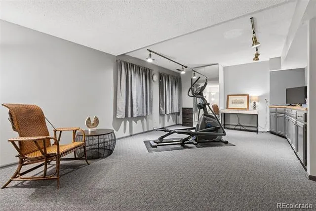 28 Woodbridge Drive Colorado Springs, CO 80906