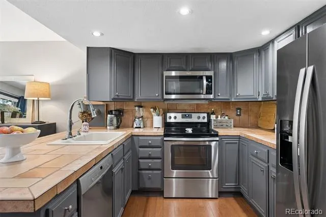 28 Woodbridge Drive Colorado Springs, CO 80906