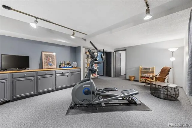 28 Woodbridge Drive Colorado Springs, CO 80906