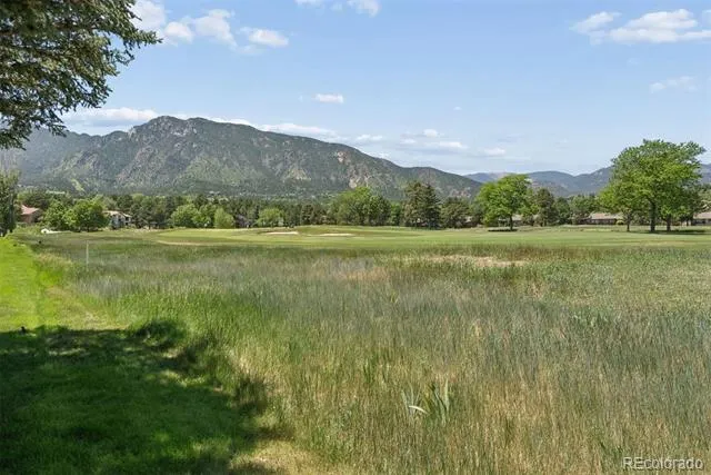 28 Woodbridge Drive Colorado Springs, CO 80906