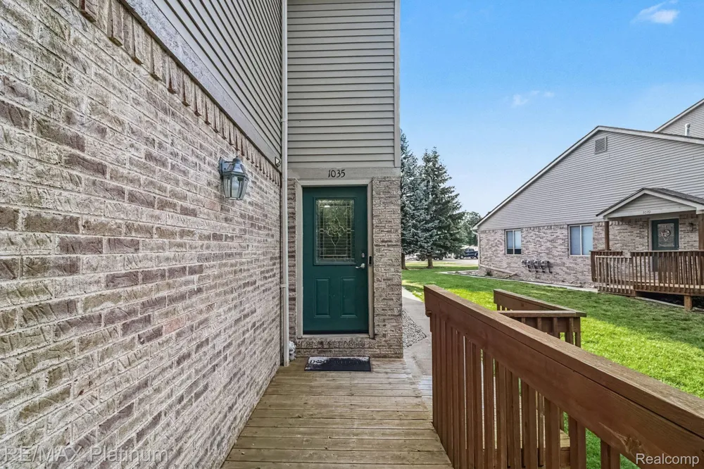 1035 Old Leake Court #17 Holly Village, MI 48442