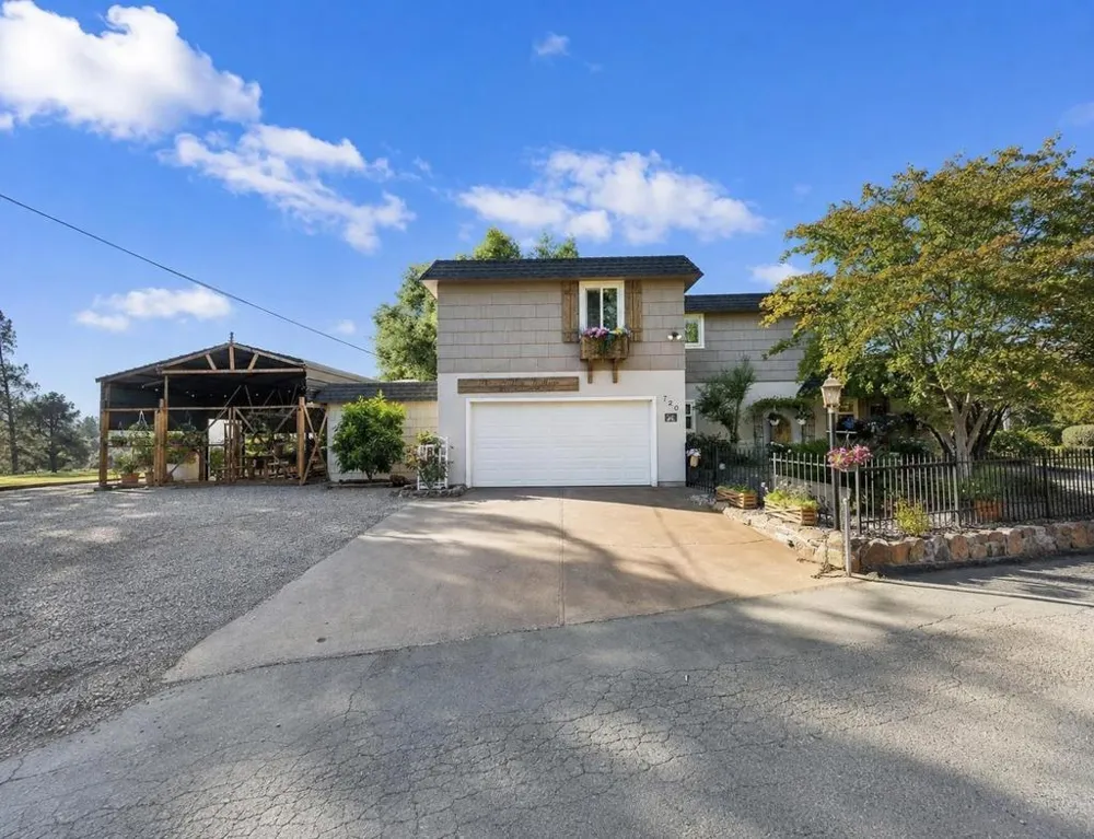 720 Sky Mountain Lane Alpine, CA 91901