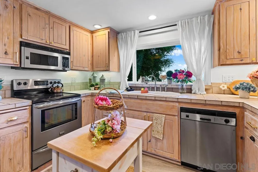 720 Sky Mountain Lane Alpine, CA 91901
