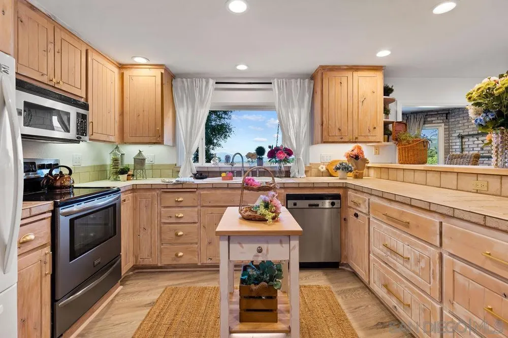 720 Sky Mountain Lane Alpine, CA 91901