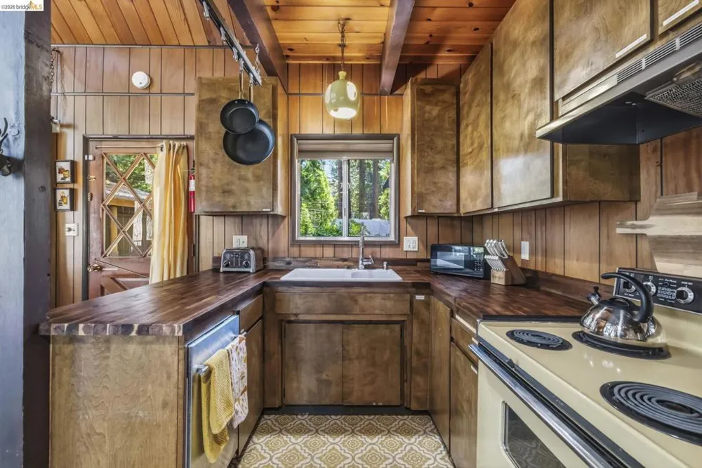 29474 Yuba ct Cold Springs, CA 95335