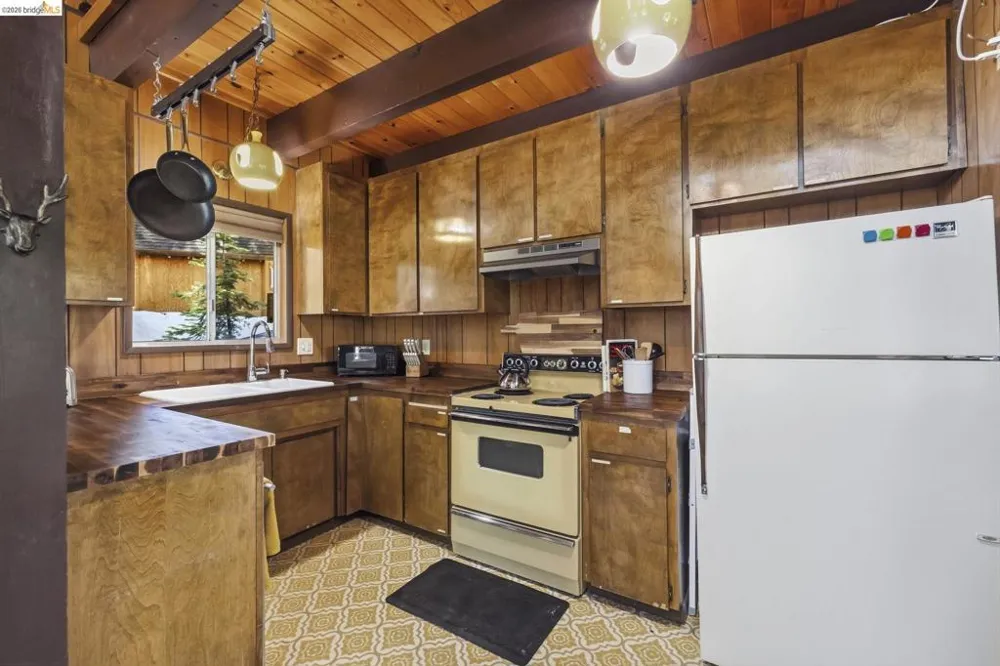 29474 Yuba ct Cold Springs, CA 95335