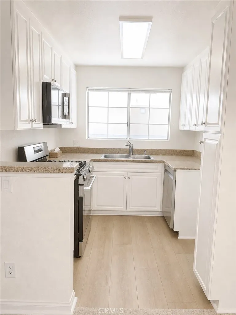 5535 Canoga #210 Woodland Hills, CA 91367