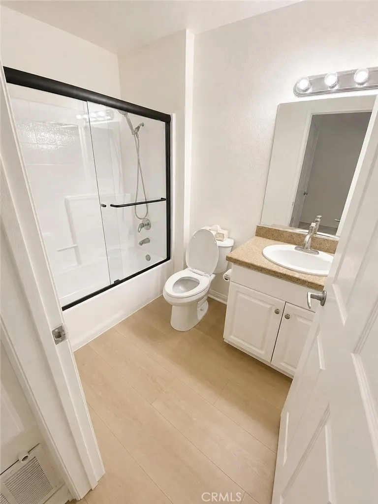 5535 Canoga #210 Woodland Hills, CA 91367