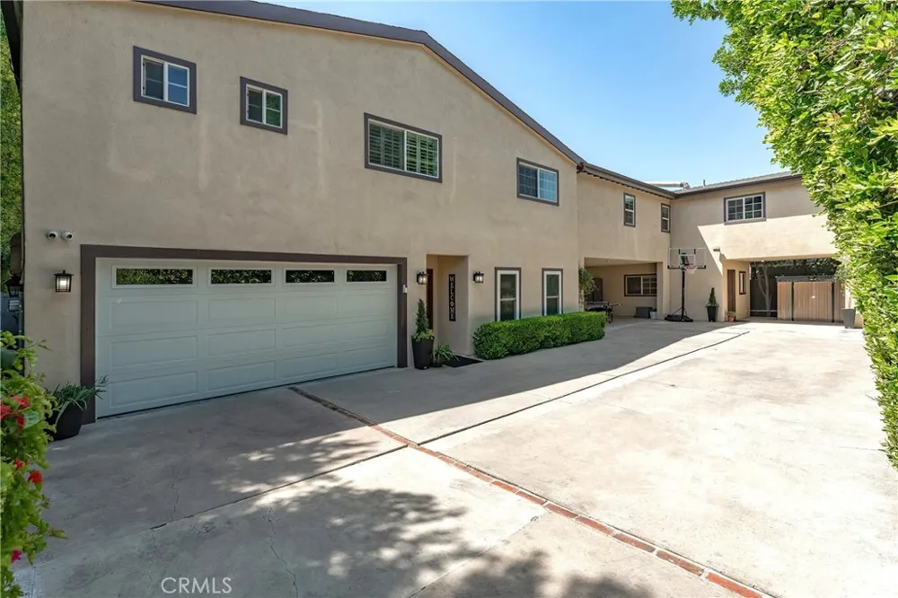 22702 Califa Street Woodland Hills, CA 91367